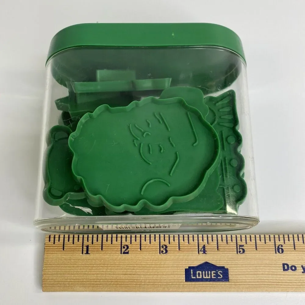 10 Vintage Christmas Cookie Cutters Green Plastic W/‎ Case Santa Angel Tree Bell